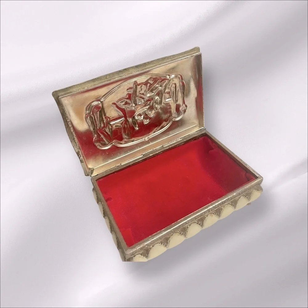 Vintage Footed Colonial Trinket Box Interior with Red Lining Made in Japan